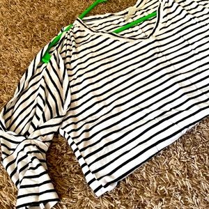 Cato, v-neck, open shoulder top.